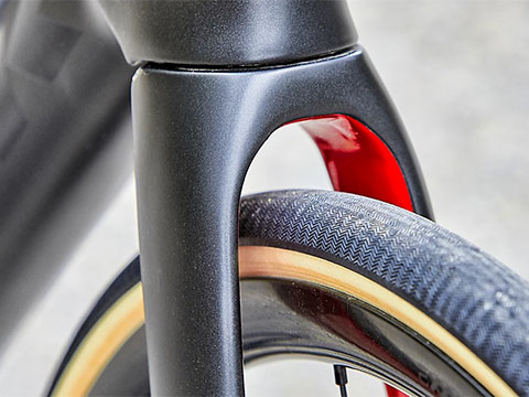 Дополнительный зазор между шинами